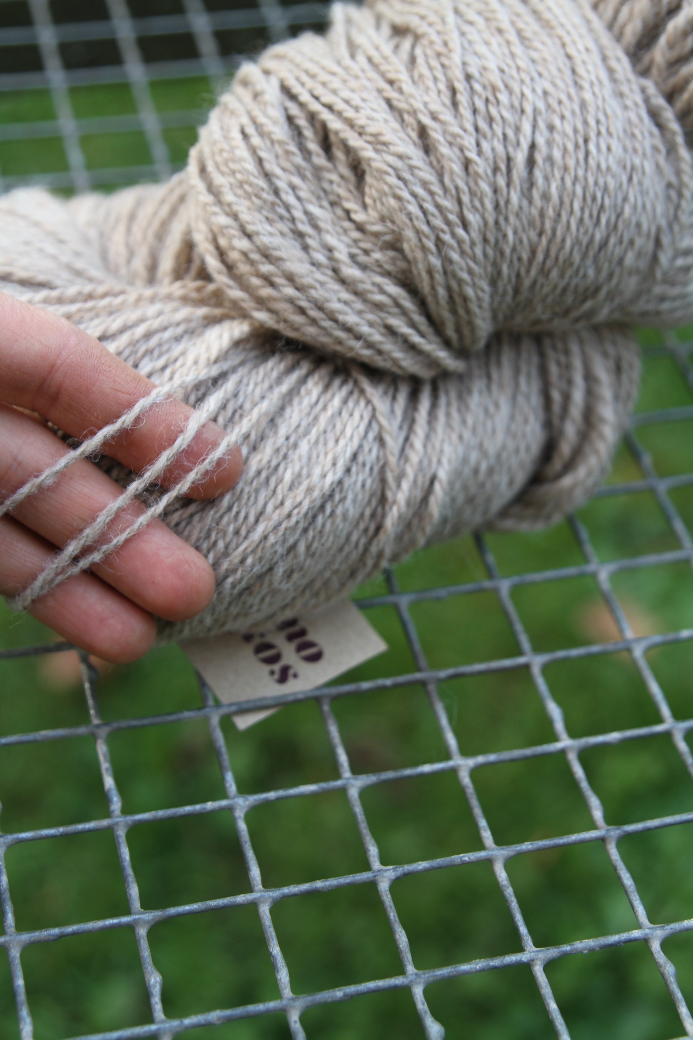 Šviesiai gelsvi alpakų vilnos siūlai - Nemuno alpakos