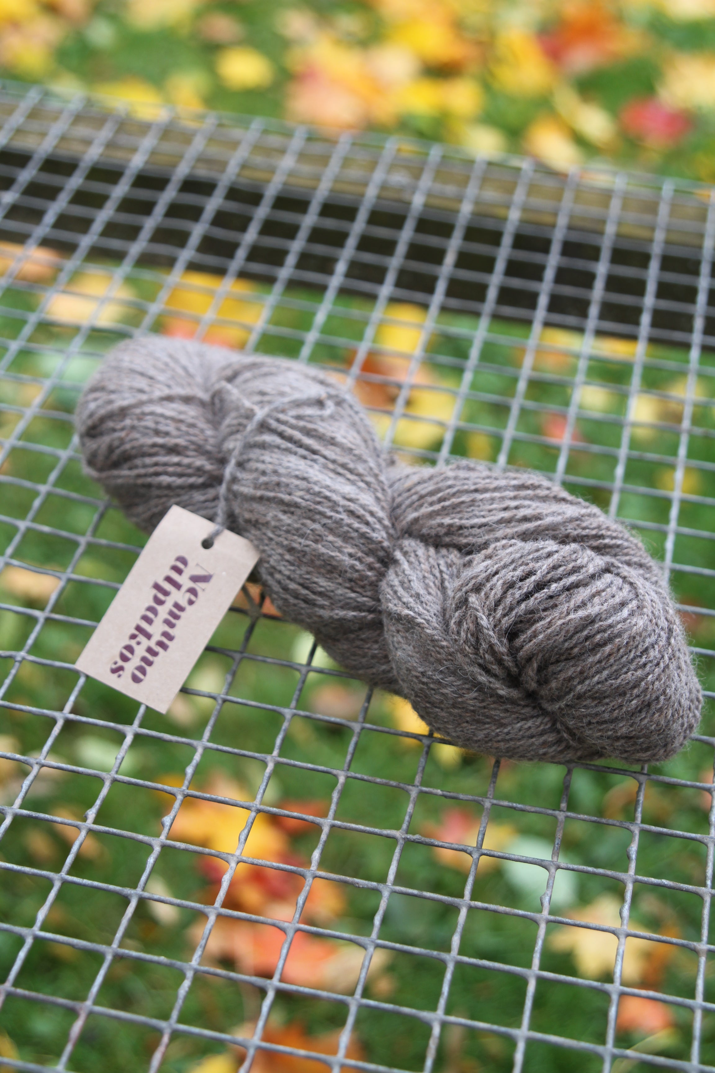 Pilkšvi alpakų vilnos siūlai - Nemuno alpakos