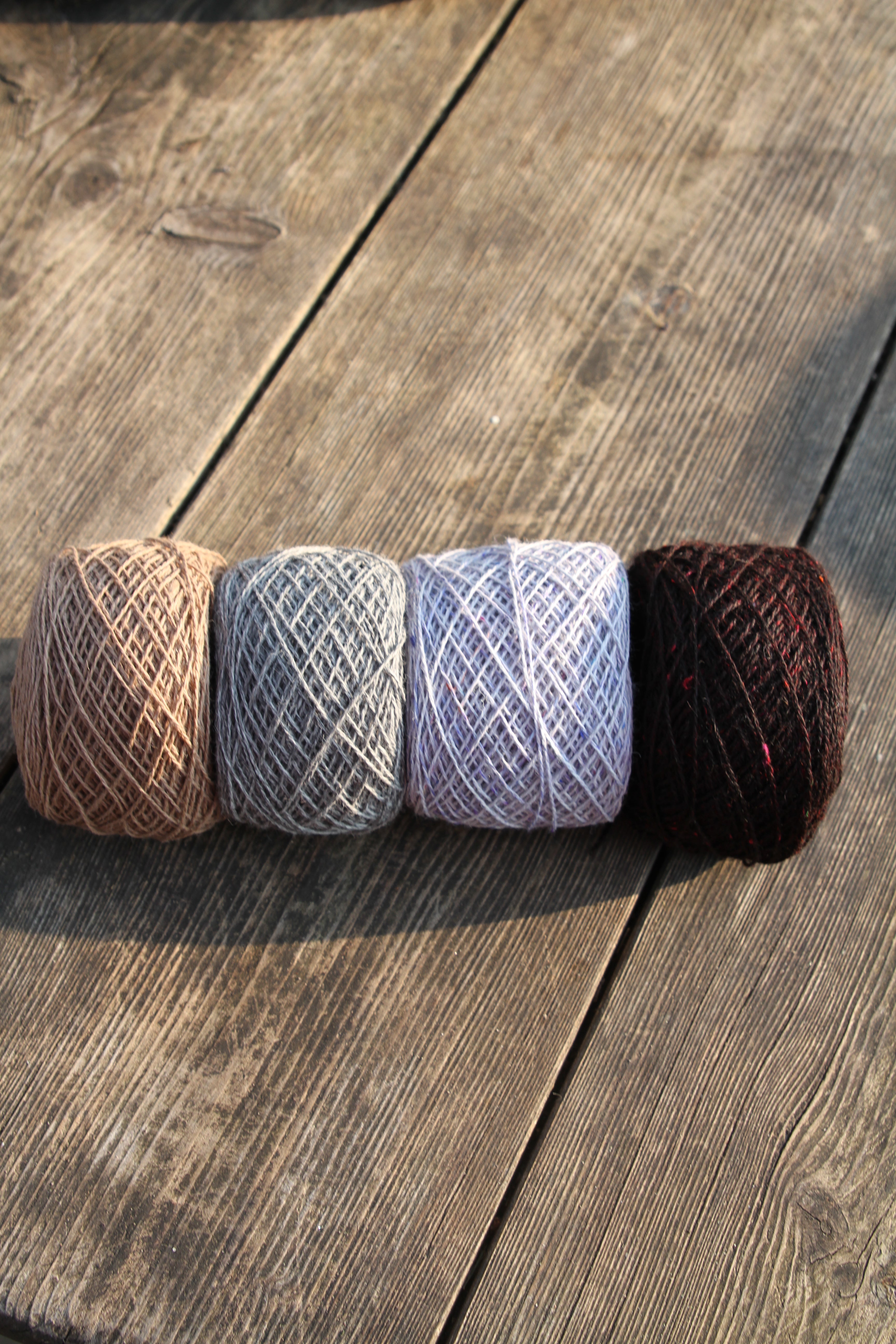 Ploni alpakų vilnos siūlai su šilku - rausvai juodi - Nemuno alpakos