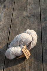 Rateliu verpti alpakų vilnos siūlai - šviesūs margučiai